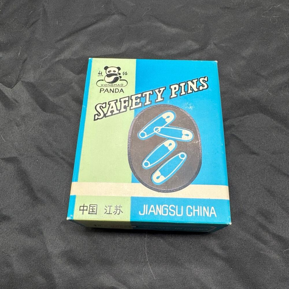 New! VTG box of Panda safety pins